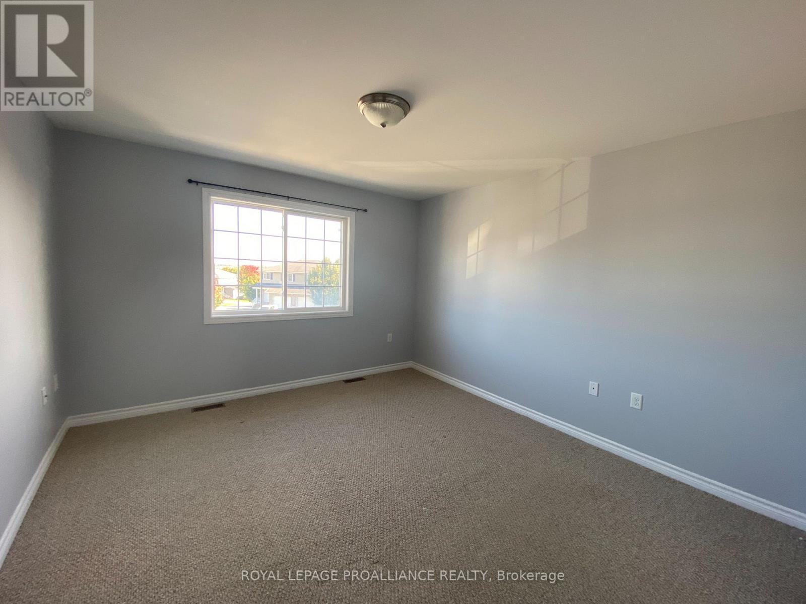 32 KARLEE CRT