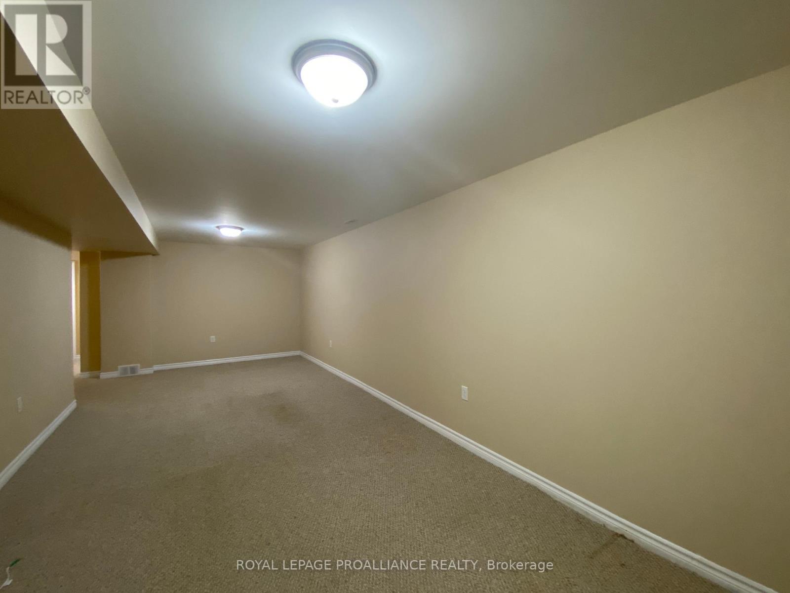 32 KARLEE CRT
