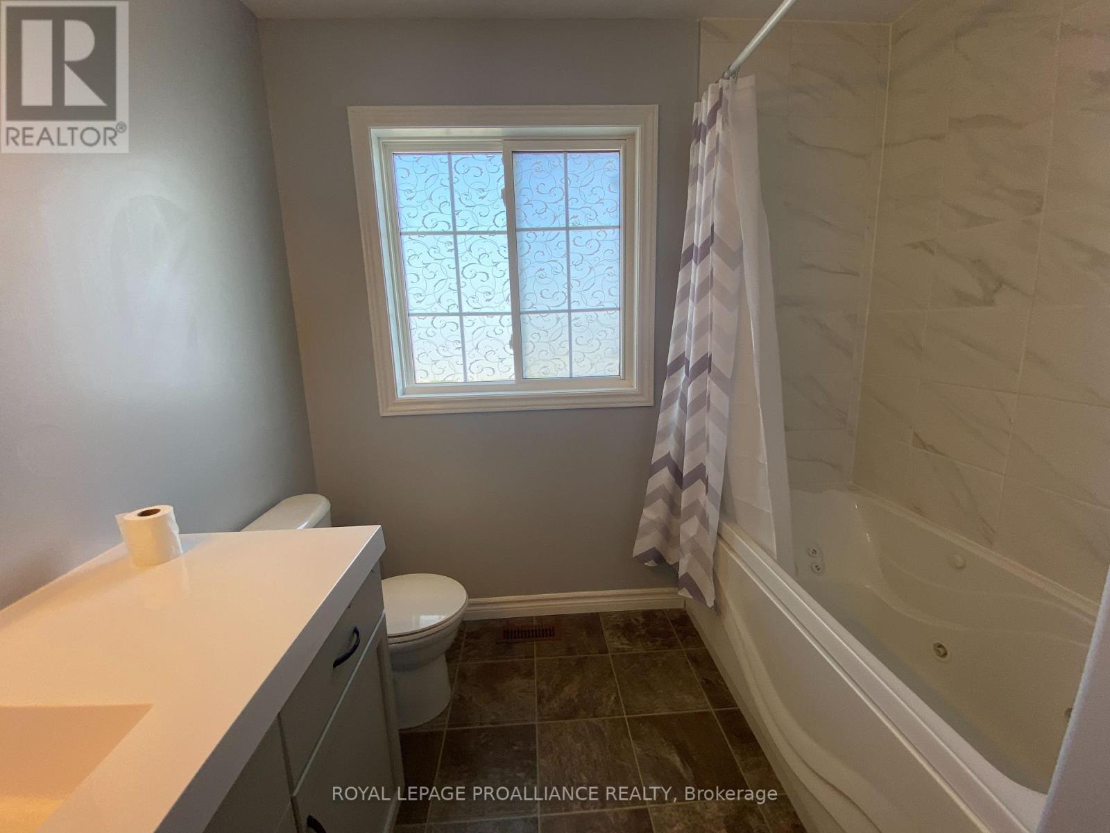 32 KARLEE CRT