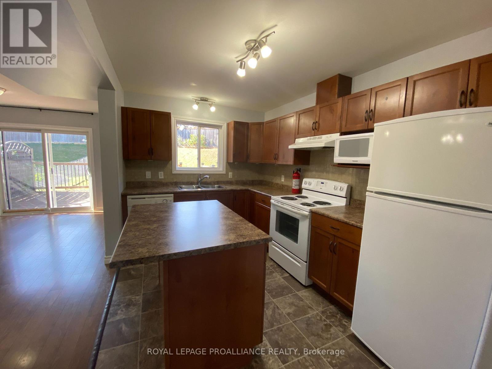 32 KARLEE CRT