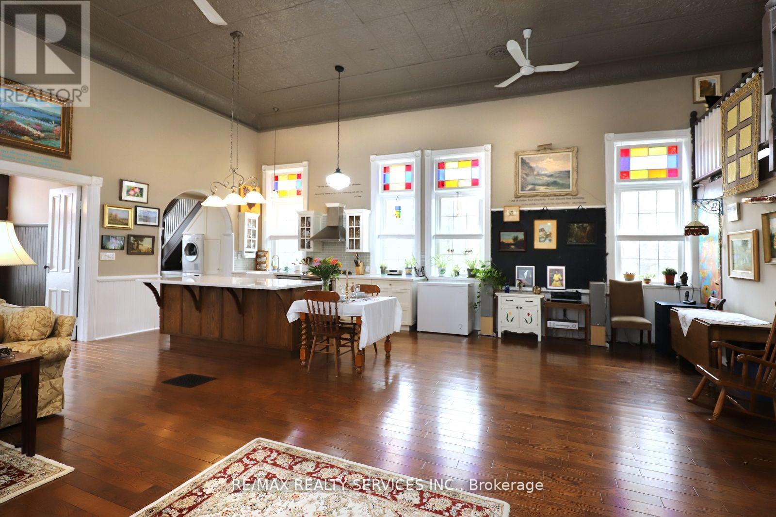 305 HARTLEY RD