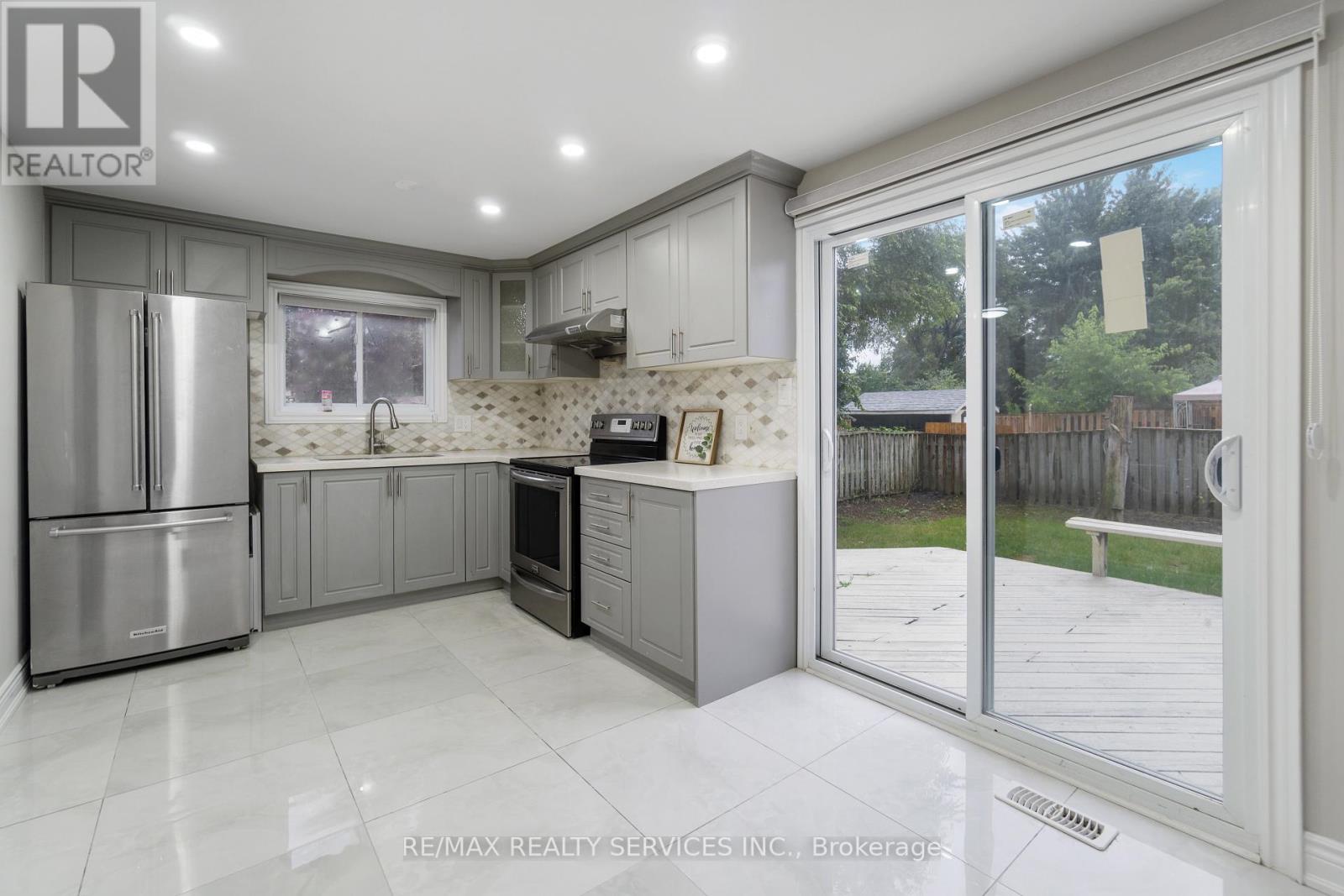 142 CORNERBROOK CRES