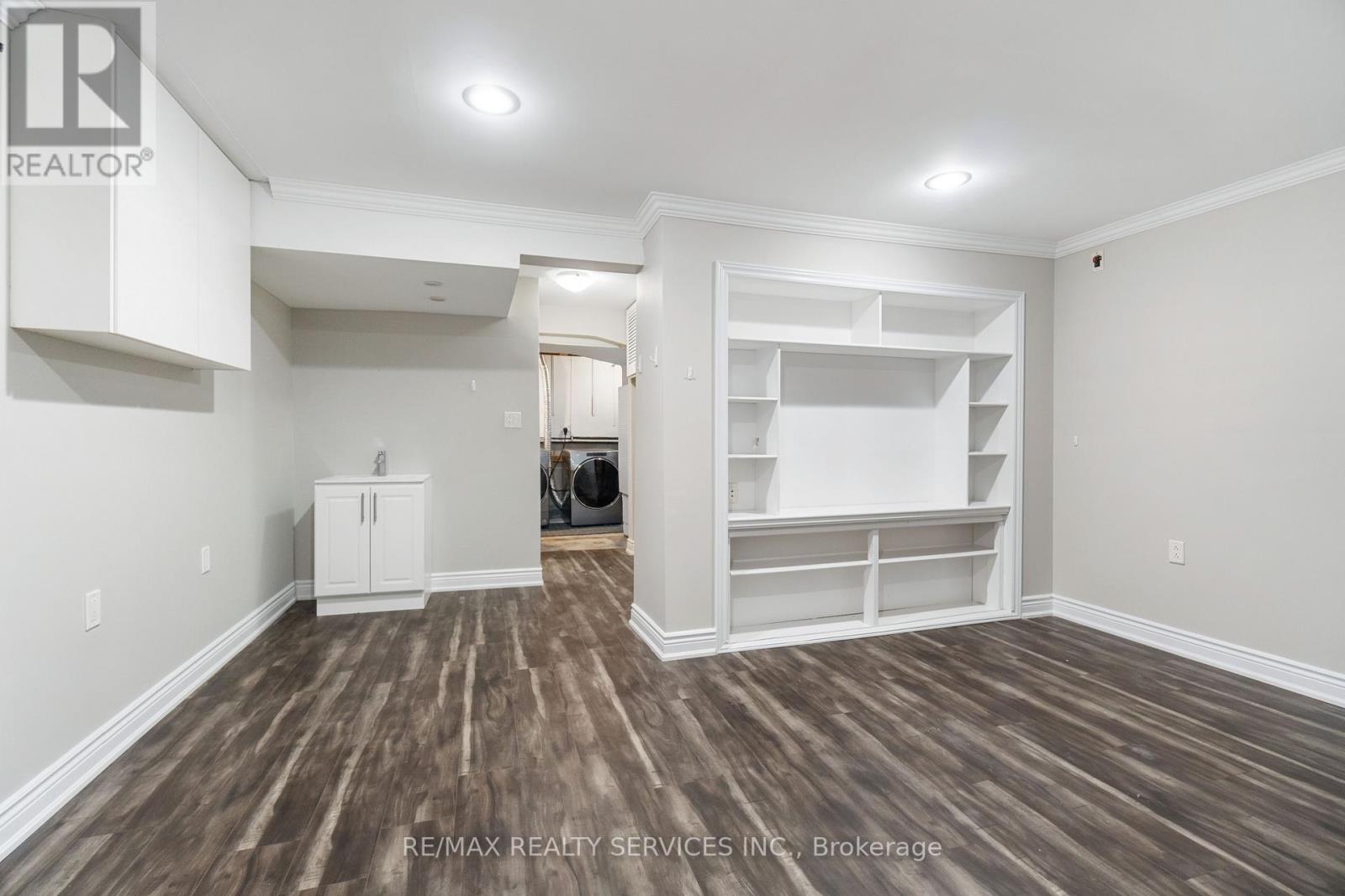142 CORNERBROOK CRES