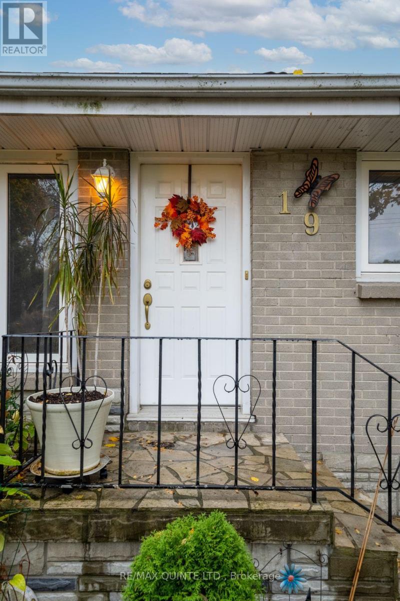 19 MUNRO AVE E