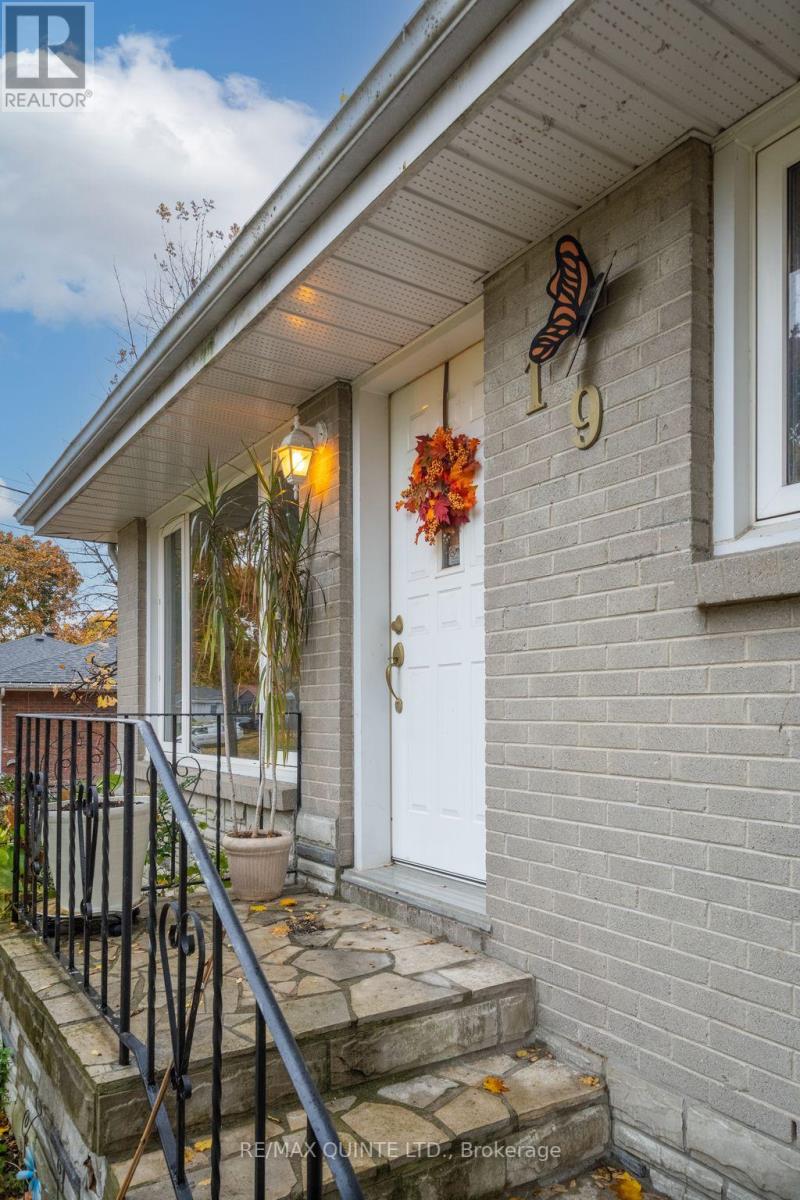 19 MUNRO AVE E