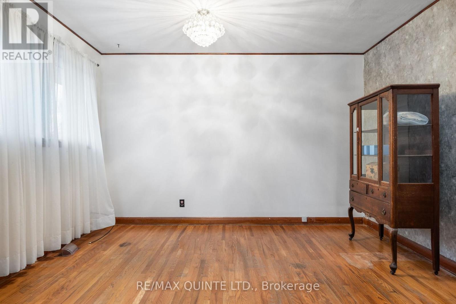 19 MUNRO AVE E
