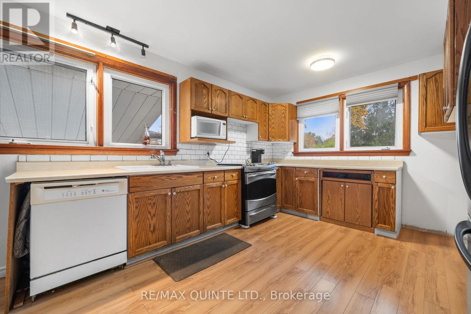 19 MUNRO AVE E