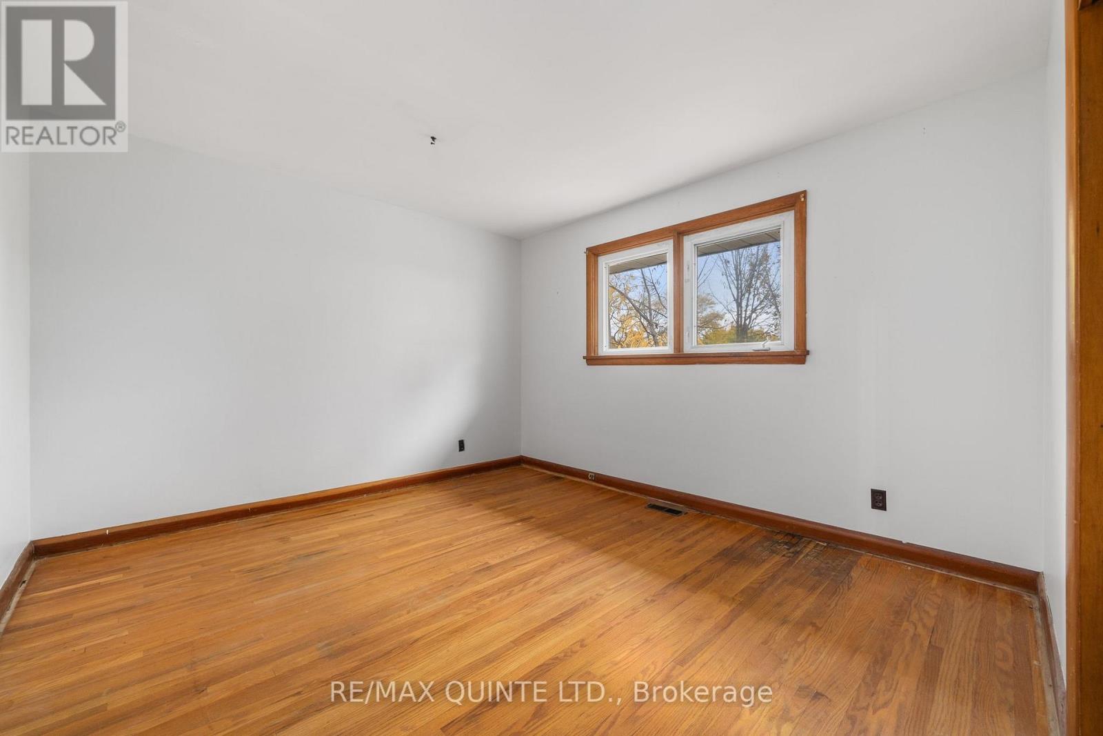 19 MUNRO AVE E