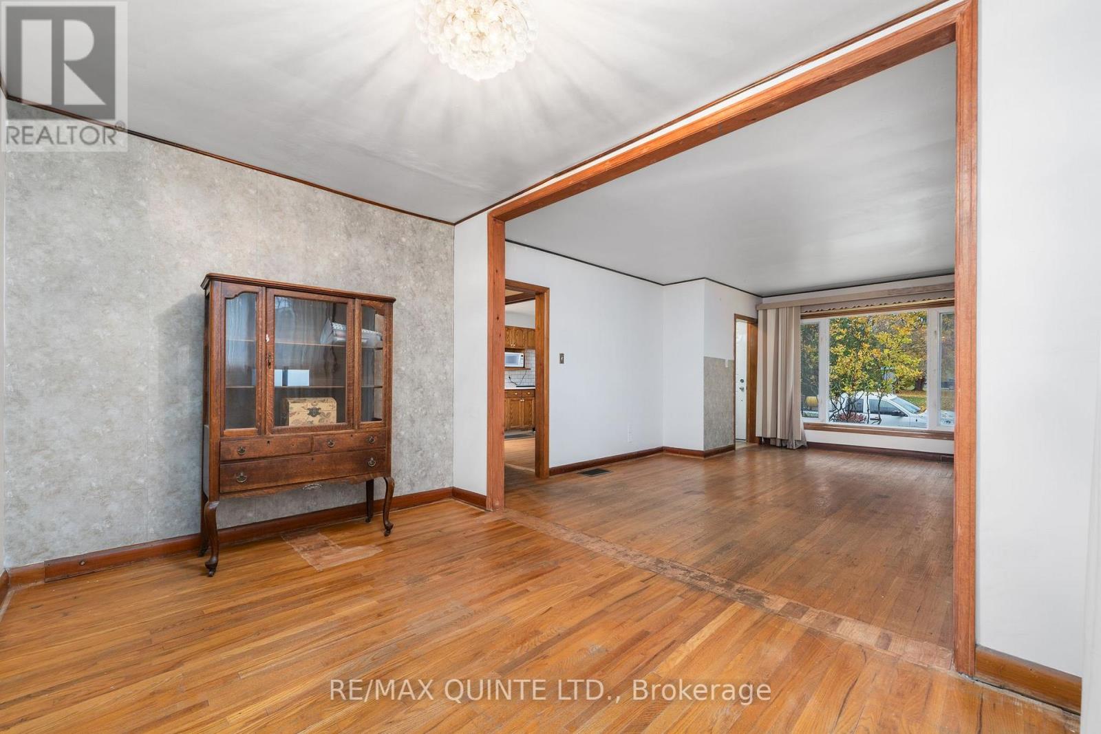 19 MUNRO AVE E