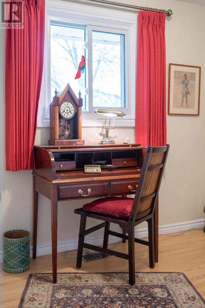 100 COLBORNE ST W