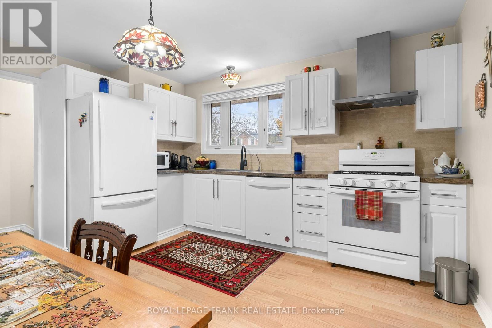 100 COLBORNE ST W