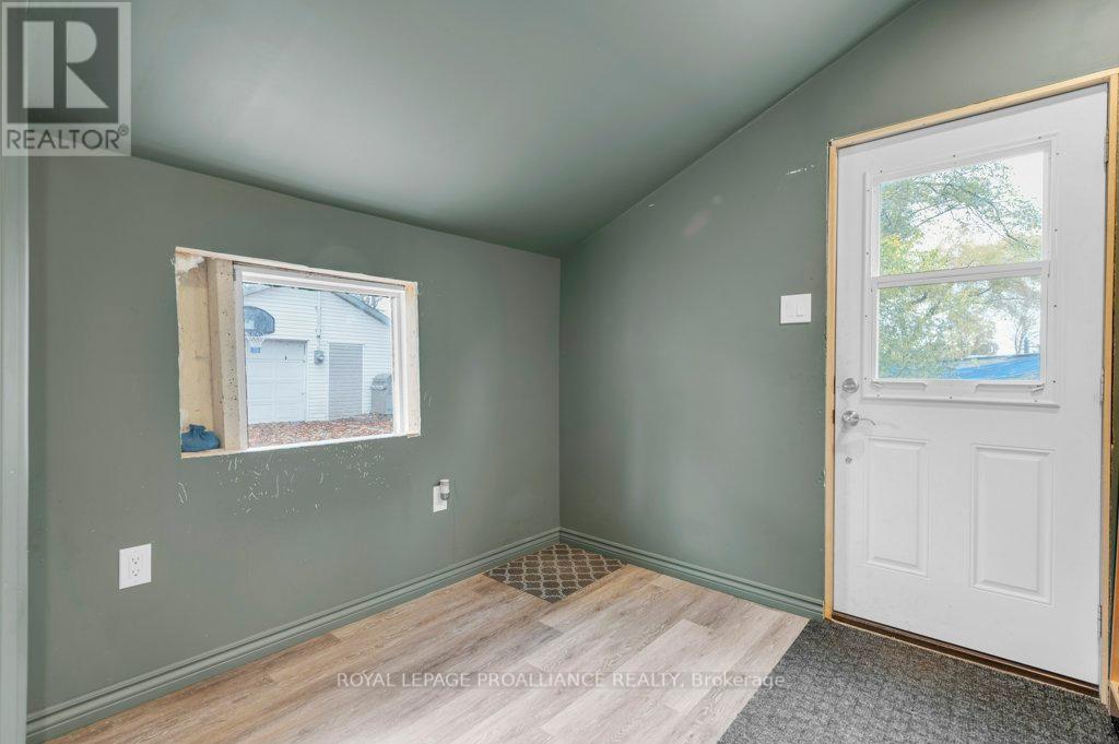400 BLEECKER AVE