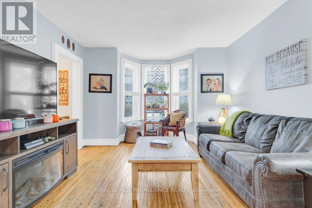 400 BLEECKER AVE