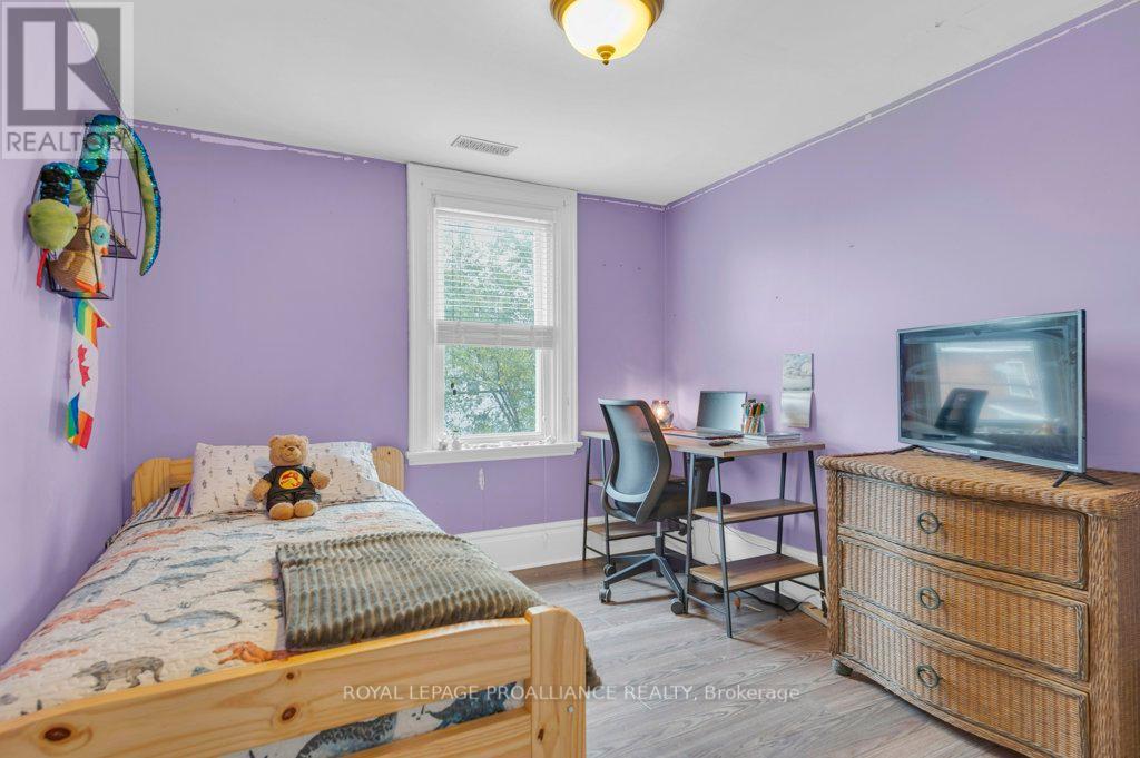 400 BLEECKER AVE