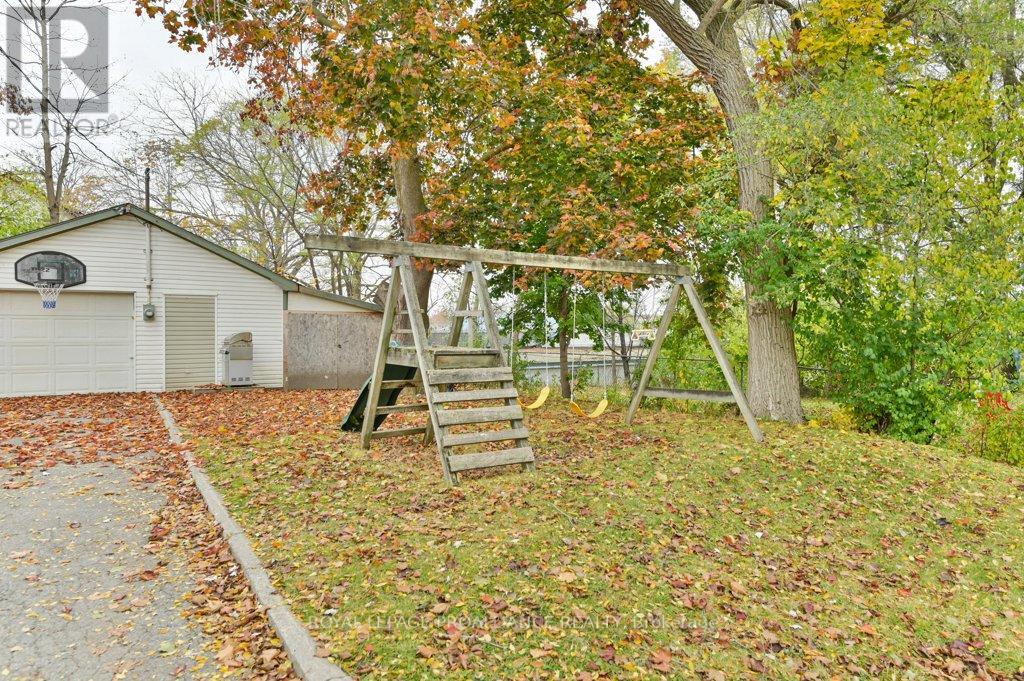 400 BLEECKER AVE
