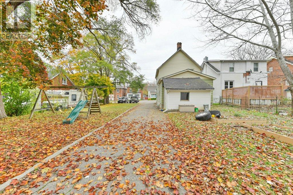 400 BLEECKER AVE