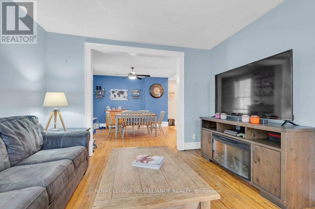 400 BLEECKER AVE