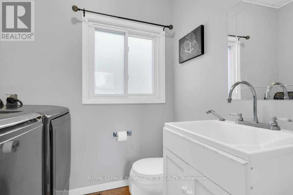 400 BLEECKER AVE