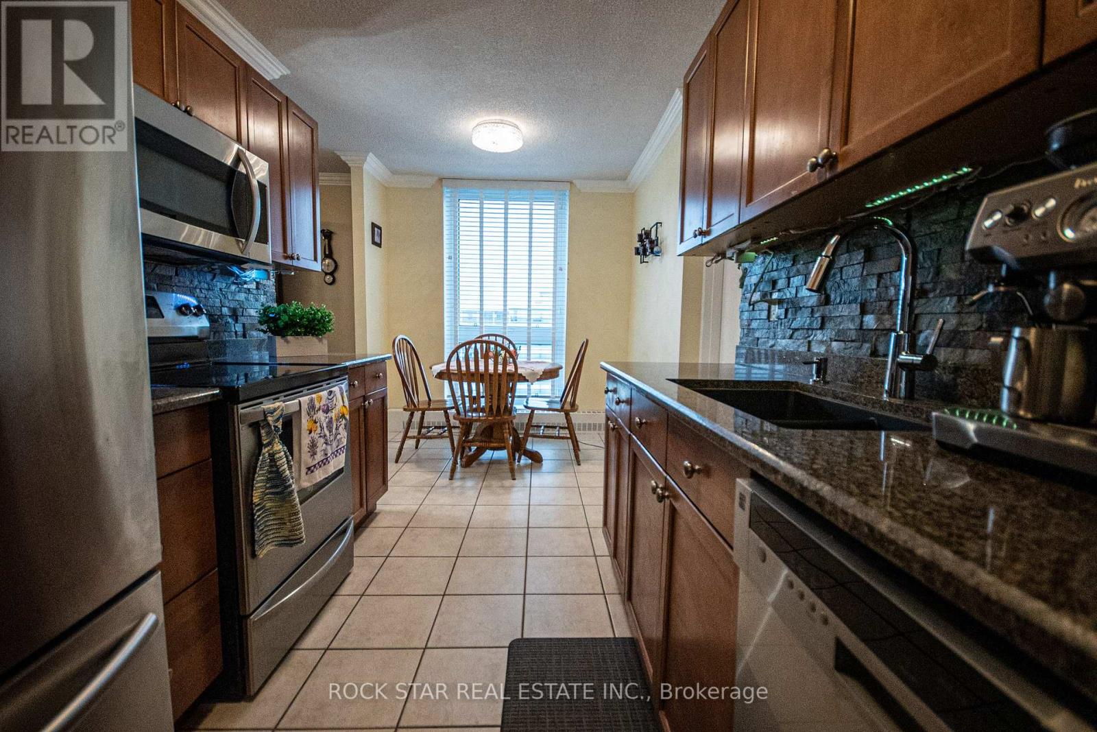 #606 -19 WOODLAWN RD E, #606