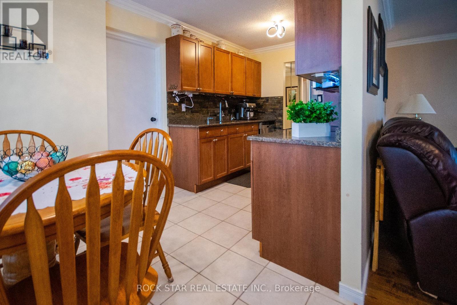 #606 -19 WOODLAWN RD E, #606
