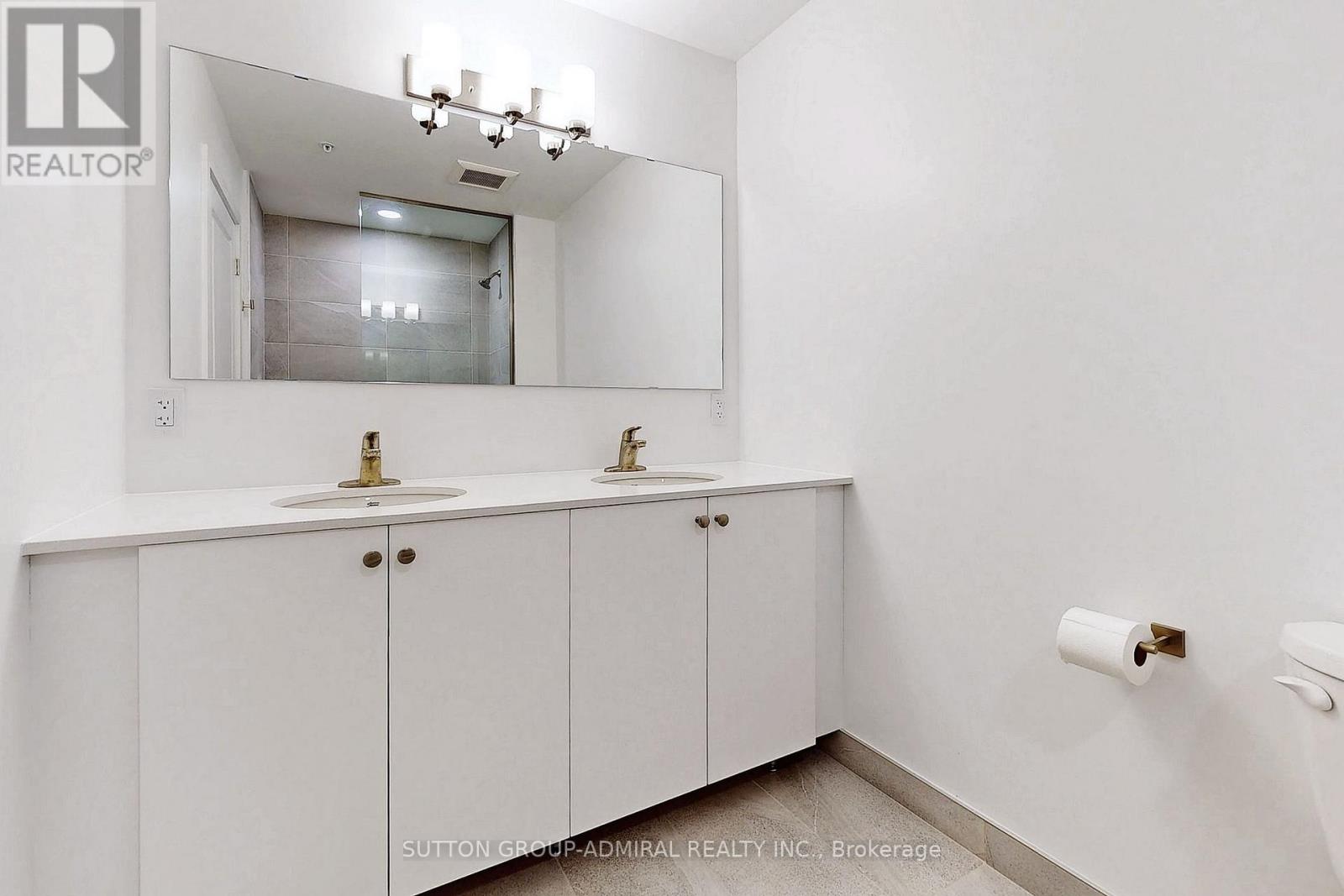 #206 -19 WEST ST S, #206
