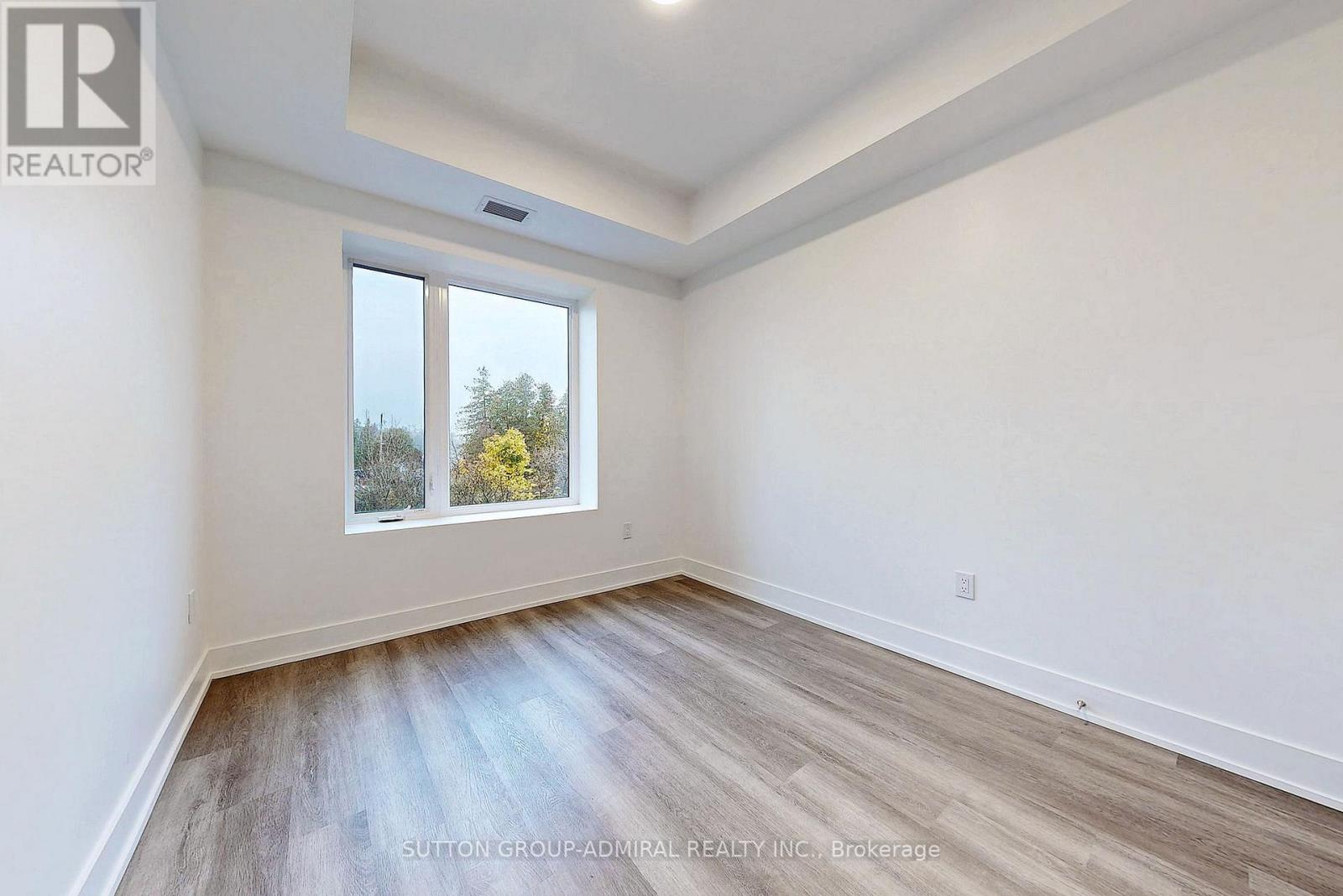 #206 -19 WEST ST S, #206
