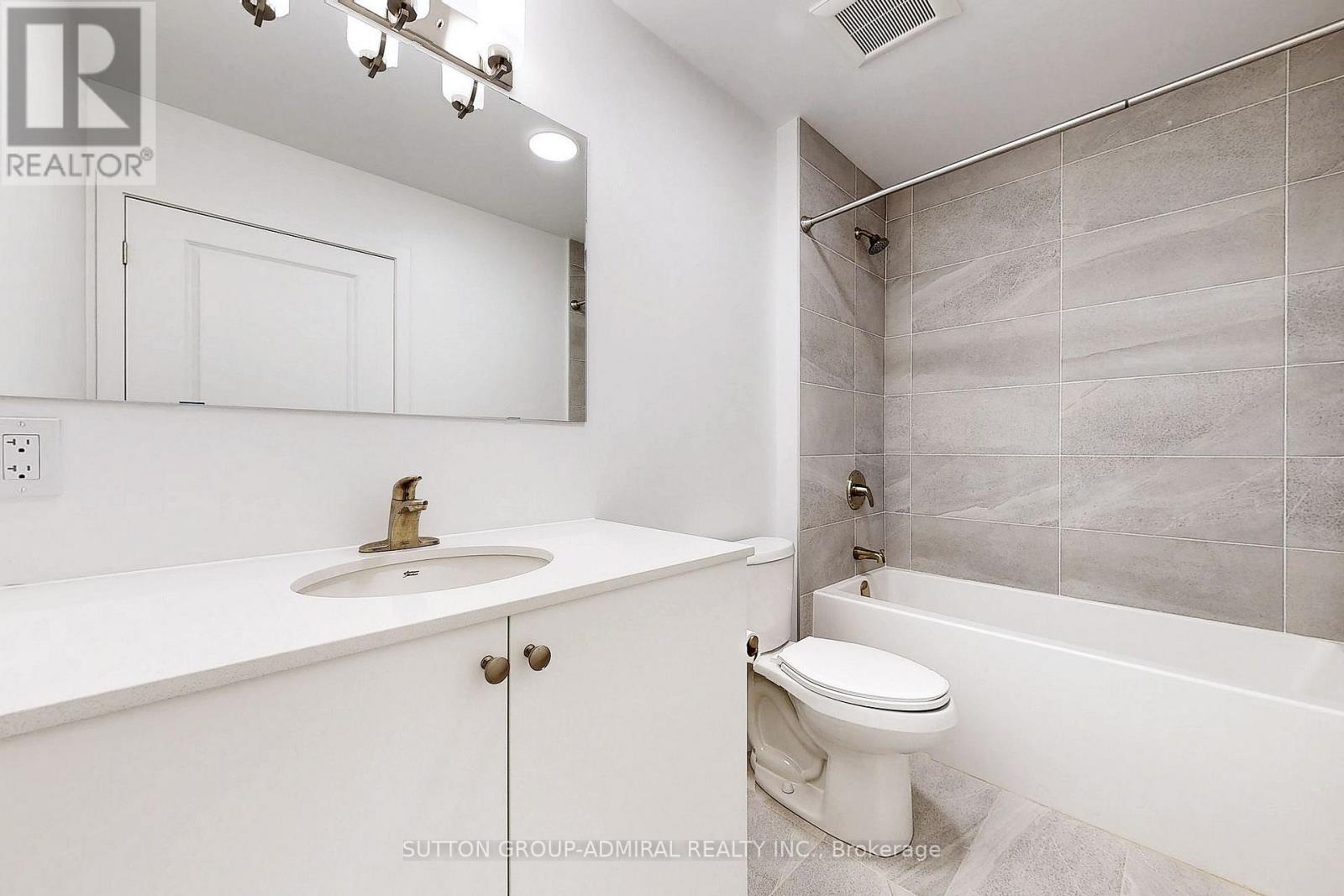 #206 -19 WEST ST S, #206