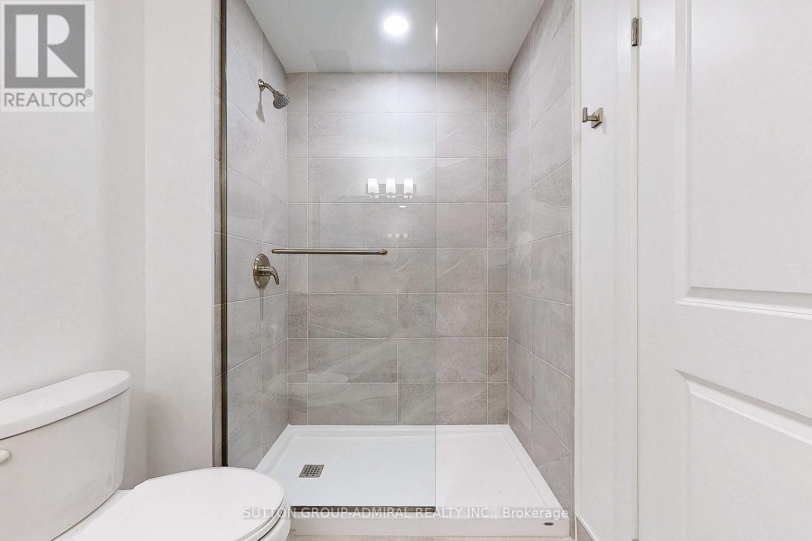 #206 -19 WEST ST S, #206
