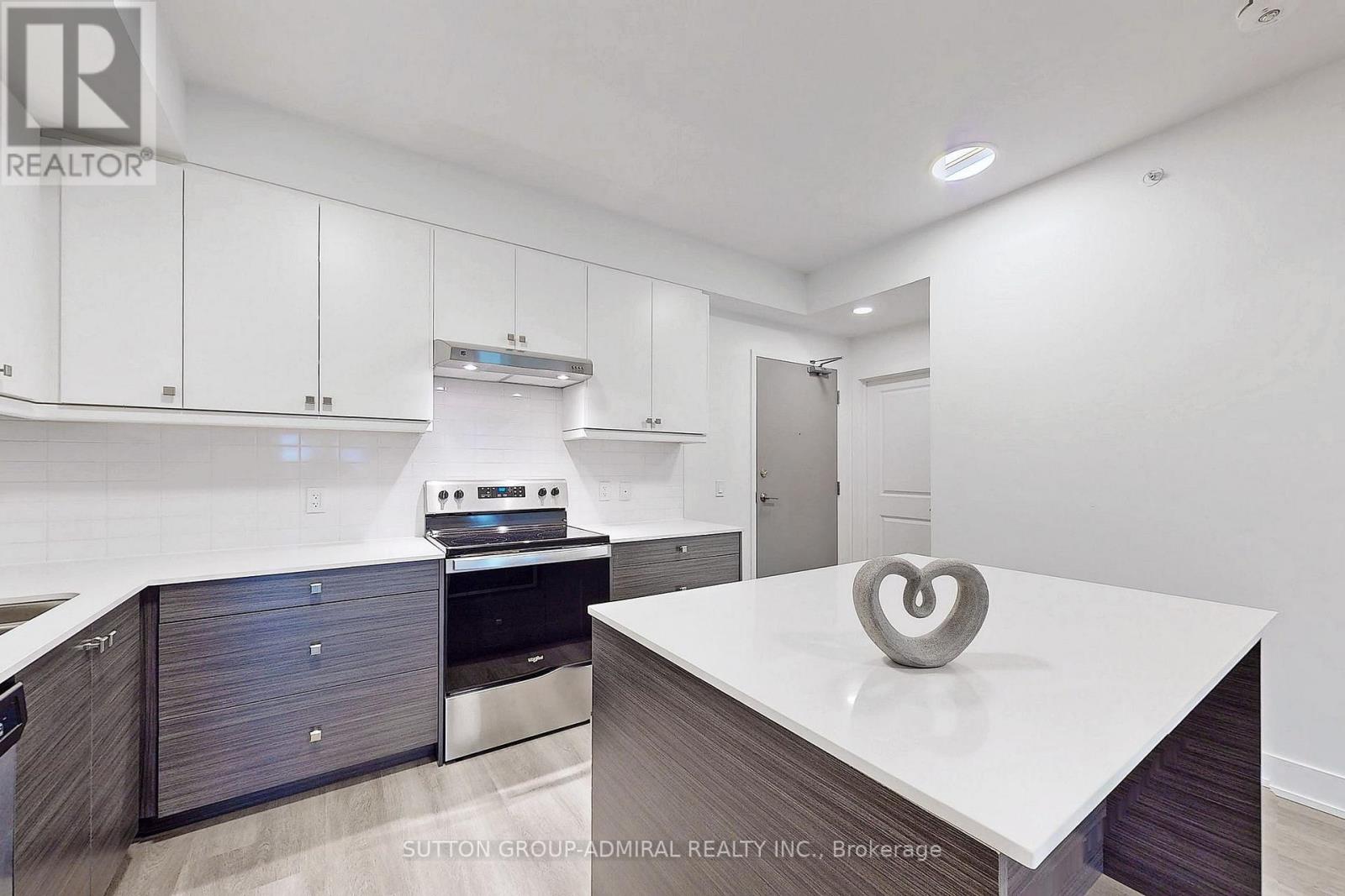#206 -19 WEST ST S, #206