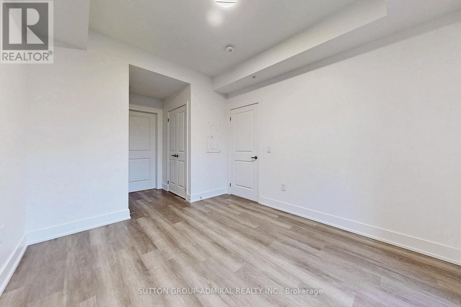 #206 -19 WEST ST S, #206