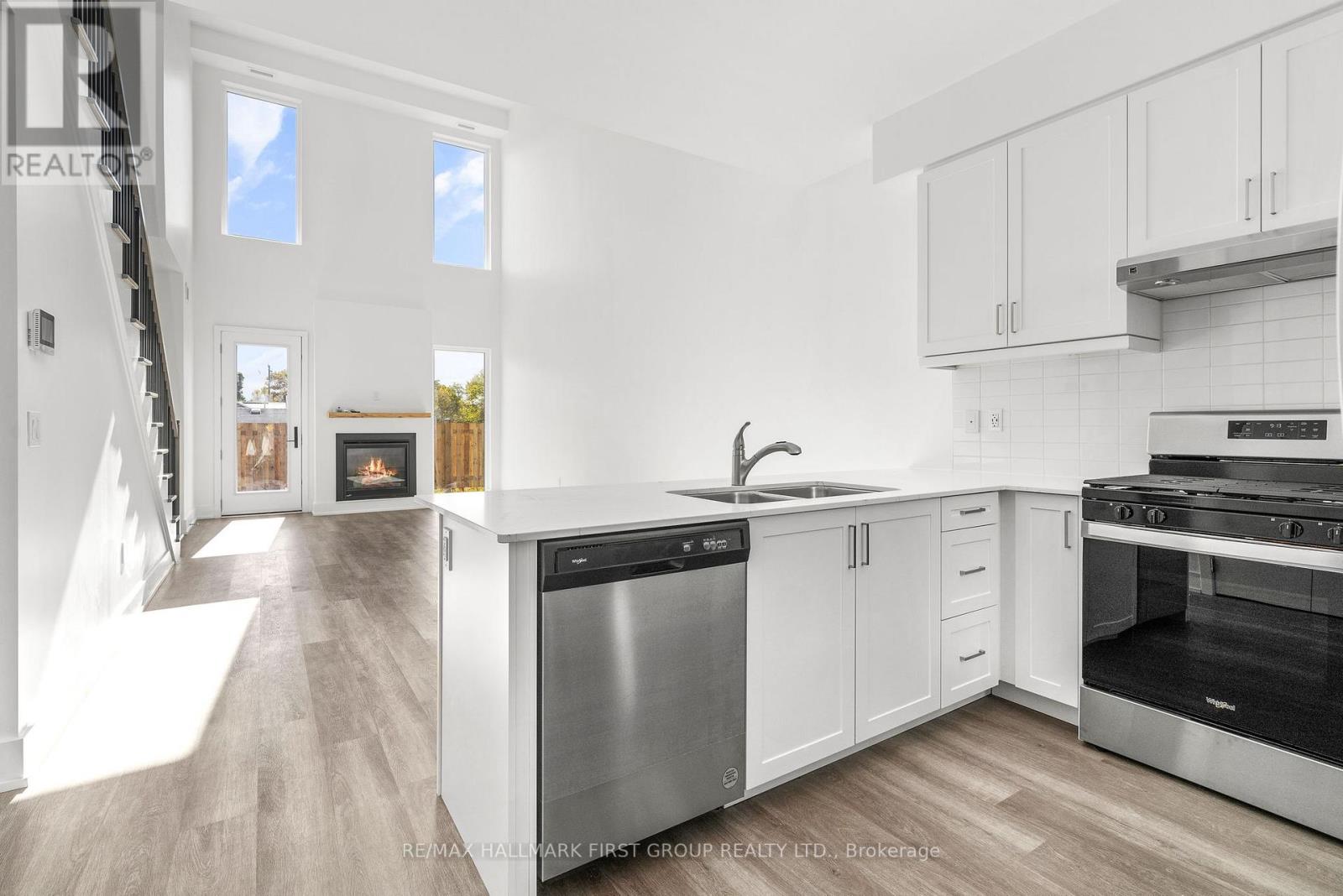 #5 -19 WEST ST N, #5