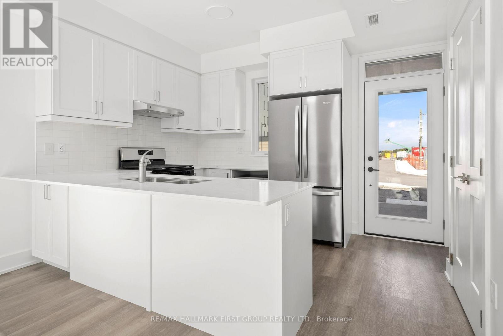 #5 -19 WEST ST N, #5