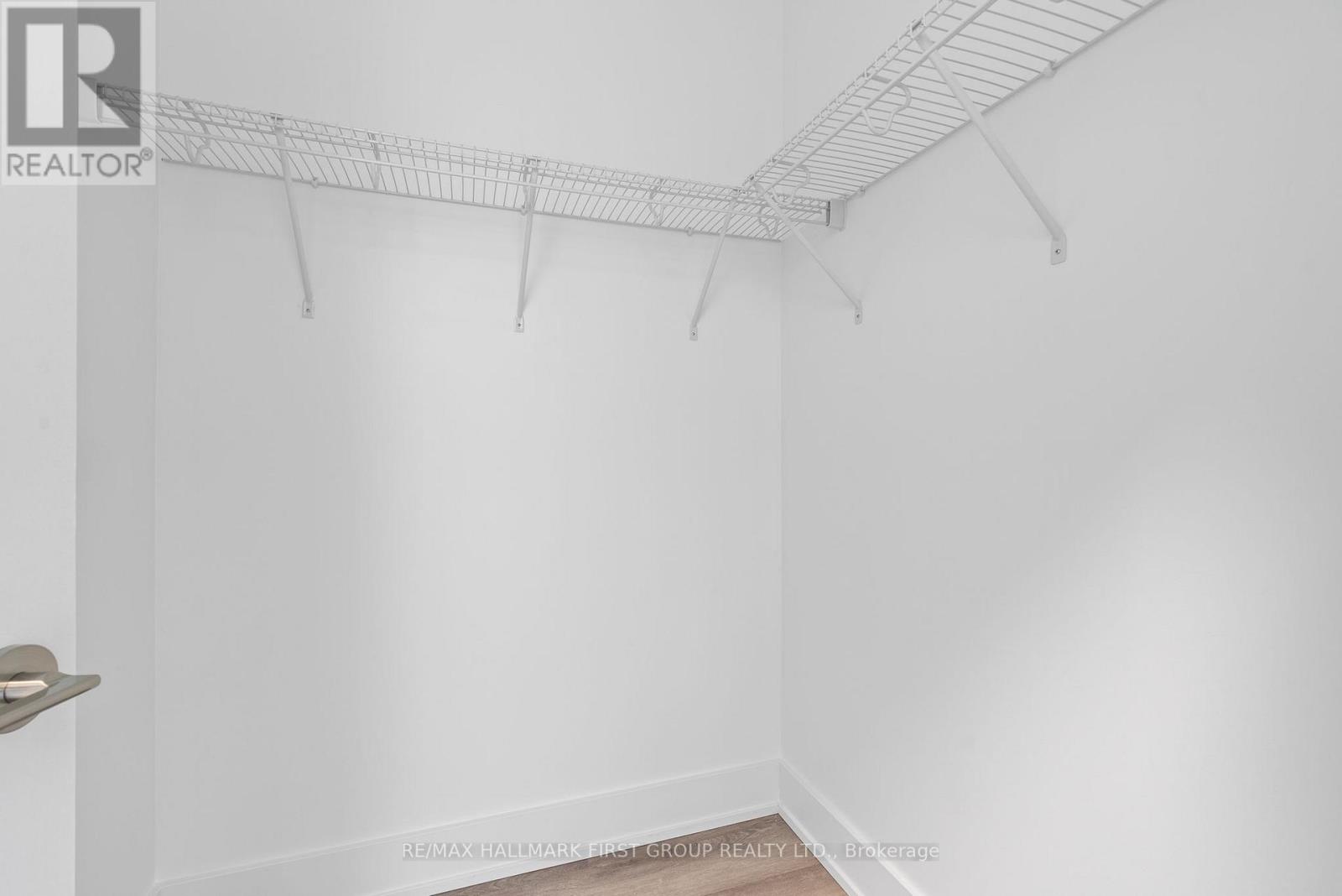 #5 -19 WEST ST N, #5