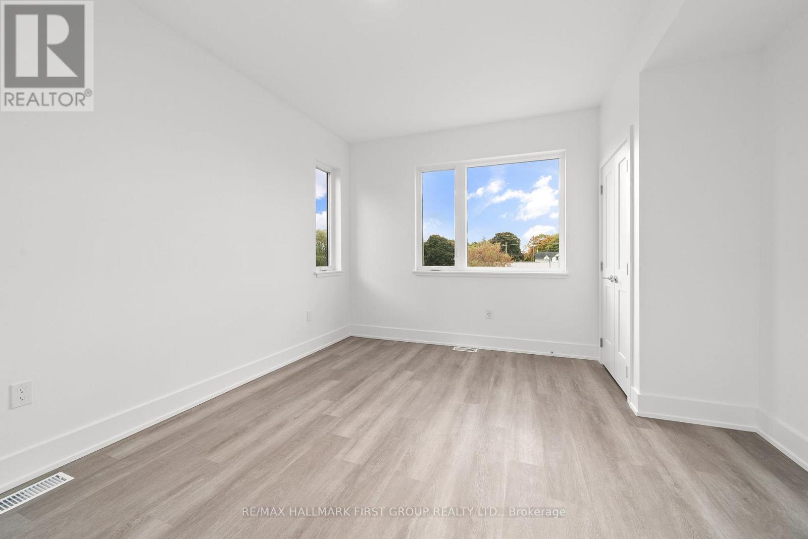 #5 -19 WEST ST N, #5
