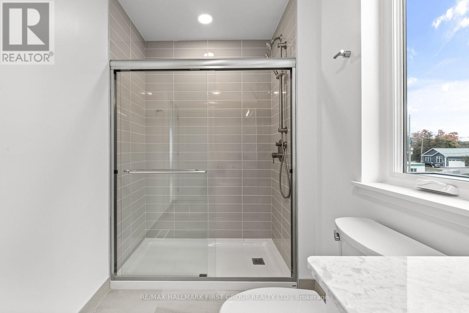#5 -19 WEST ST N, #5