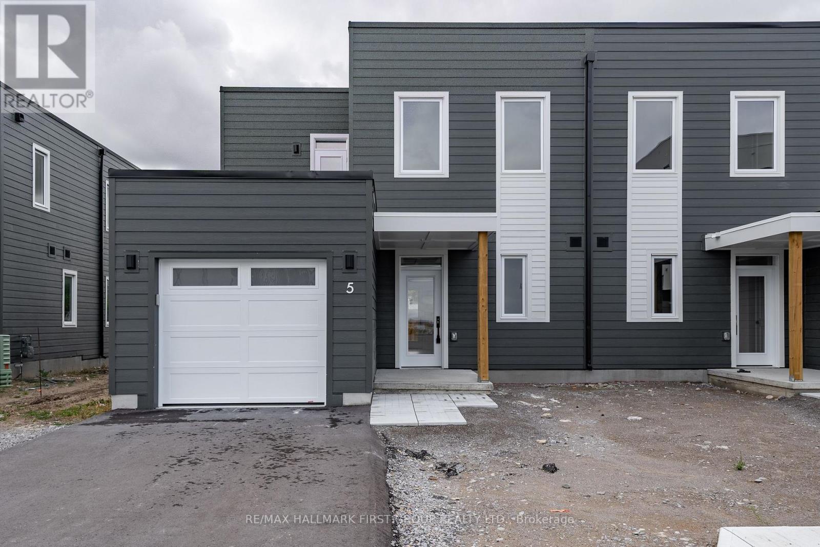 #5 -19 WEST ST N, #5