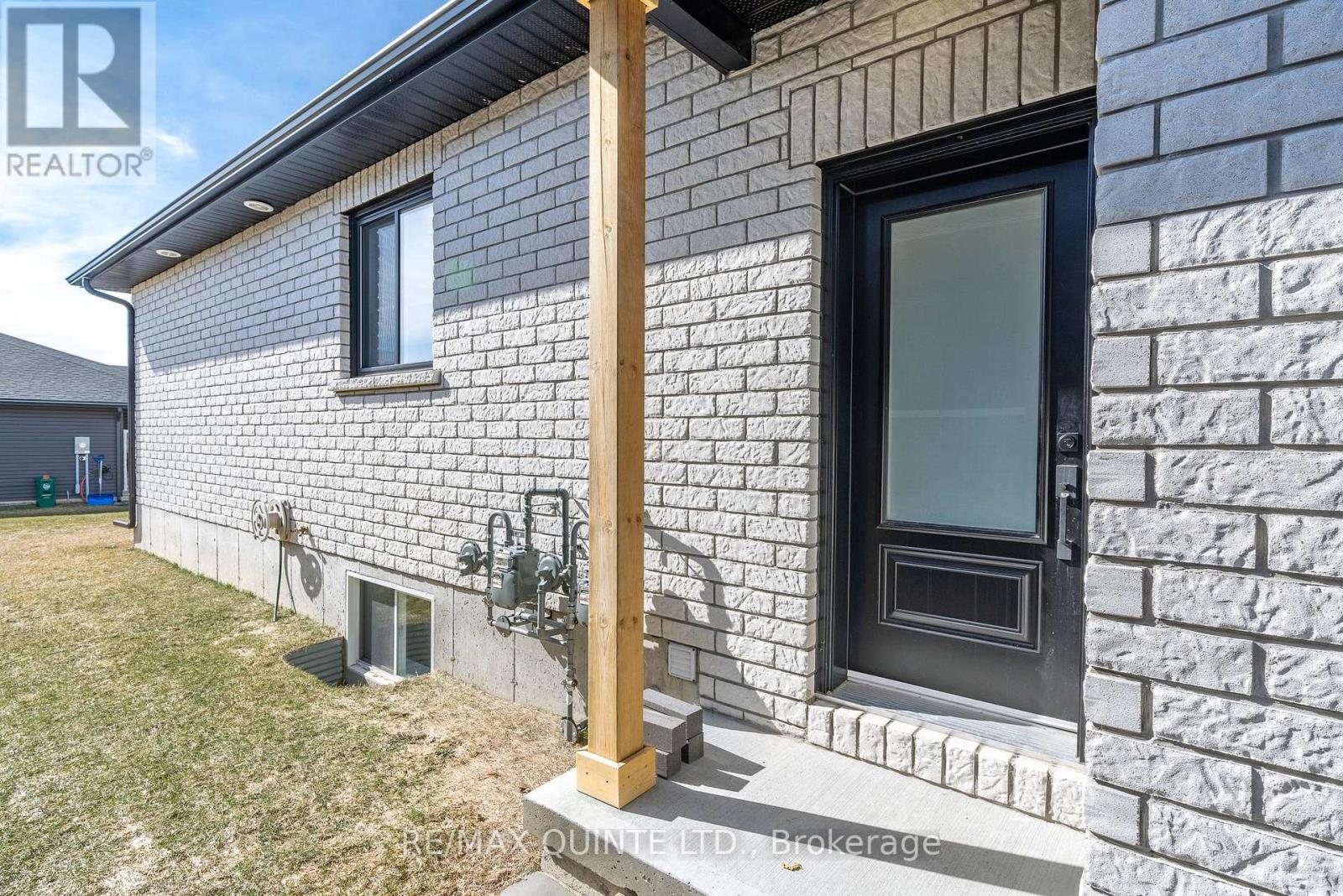 97 DEWAL PL