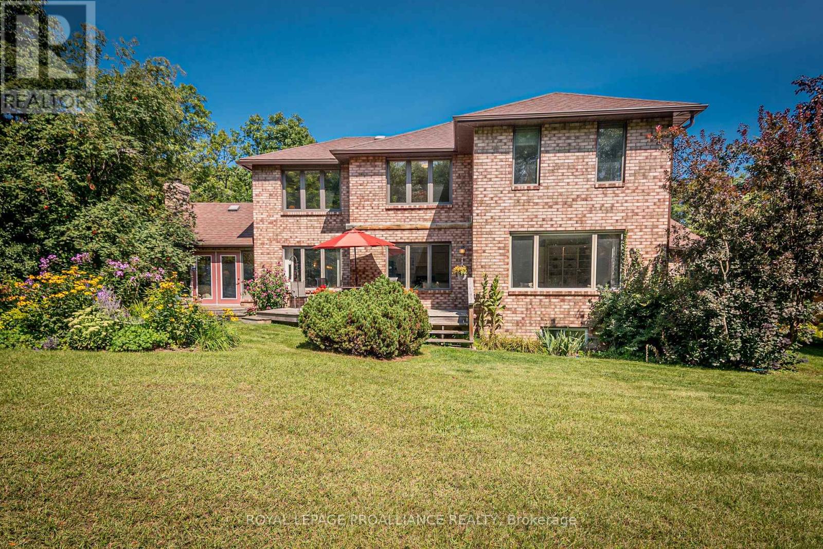 6 GREENSBORO AVE