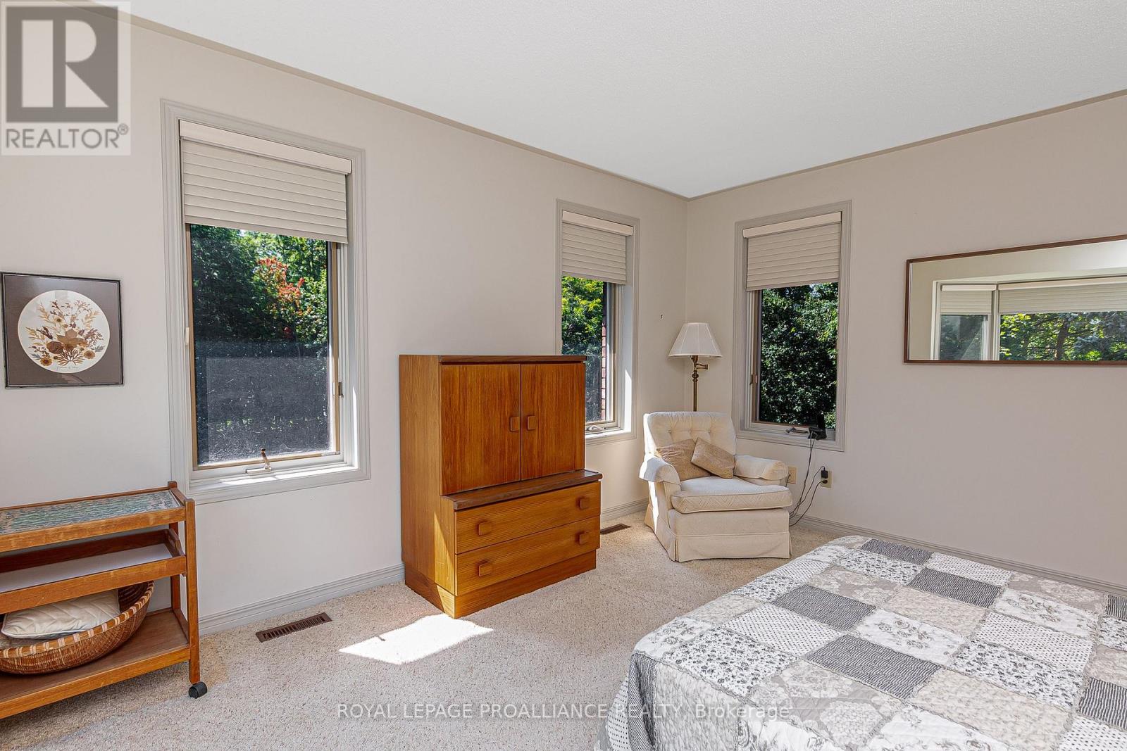6 GREENSBORO AVE