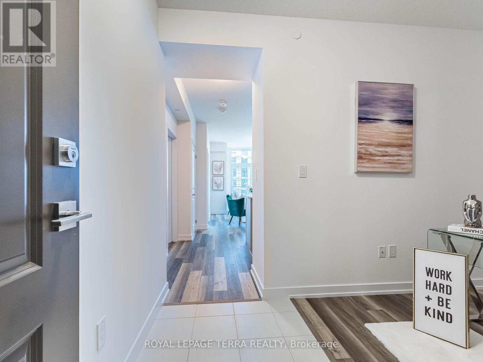 #906 -460 DUNDAS ST, #906