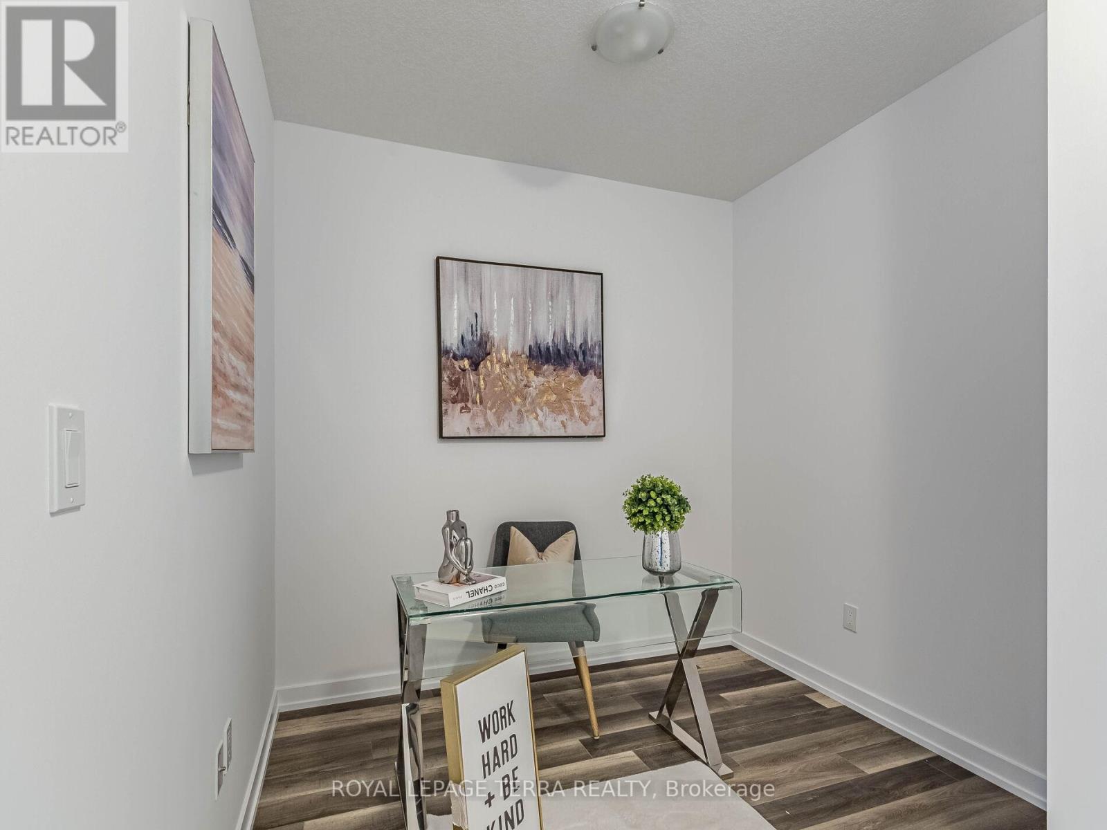 #906 -460 DUNDAS ST, #906