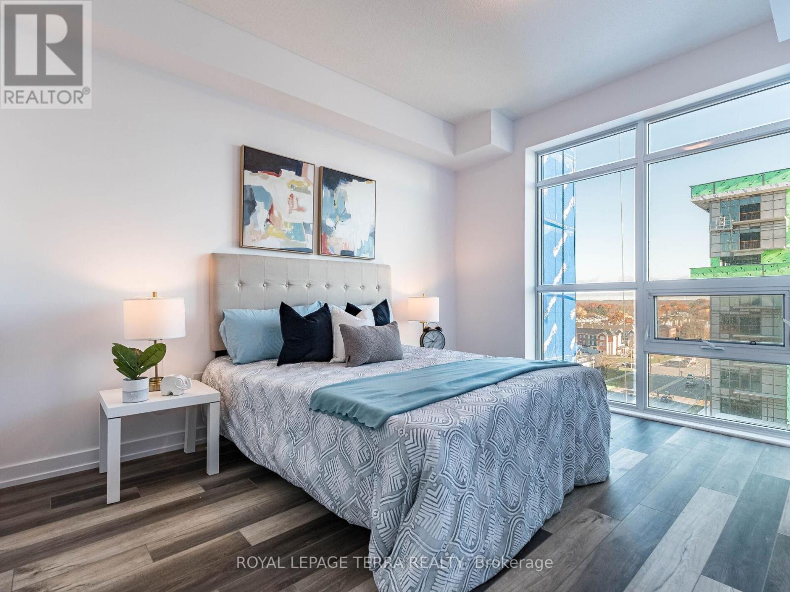 #906 -460 DUNDAS ST, #906