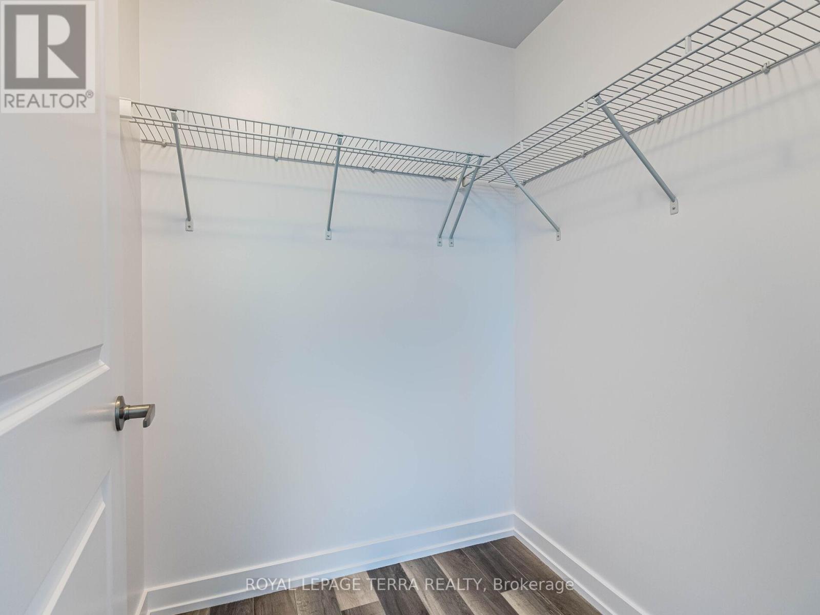 #906 -460 DUNDAS ST, #906