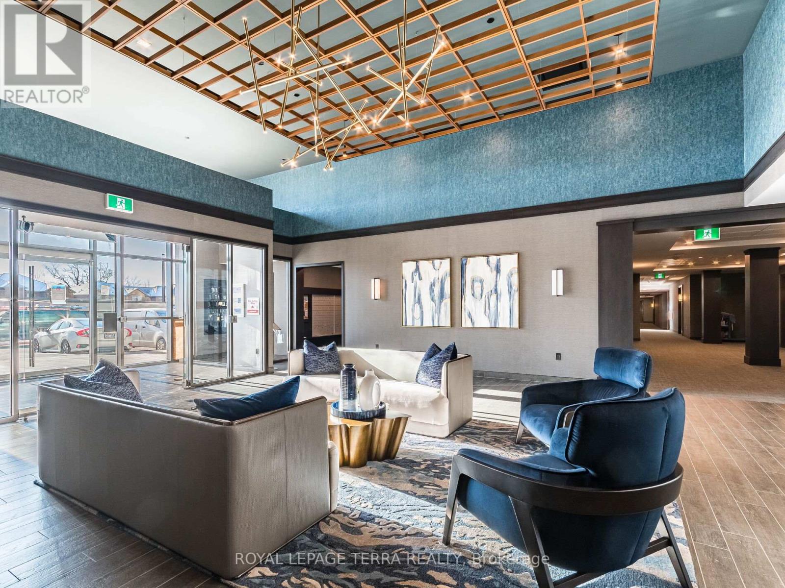 #906 -460 DUNDAS ST, #906