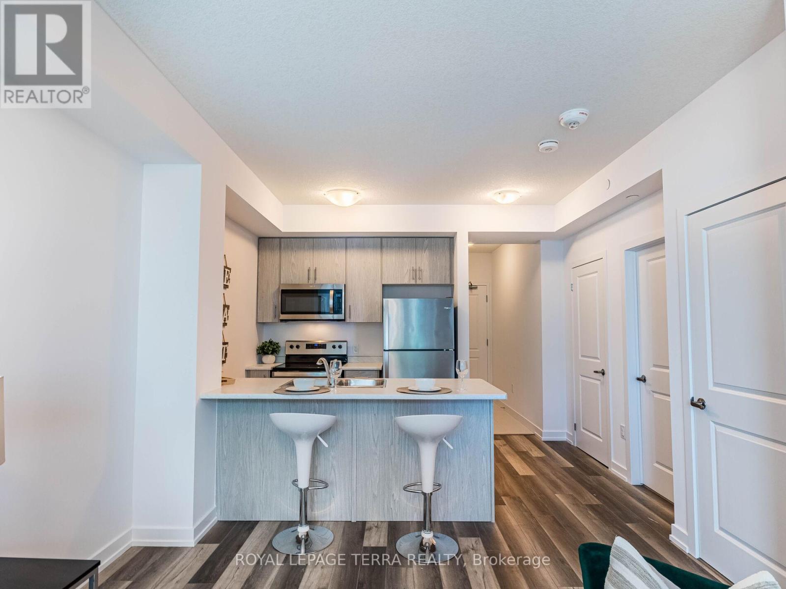 #906 -460 DUNDAS ST, #906