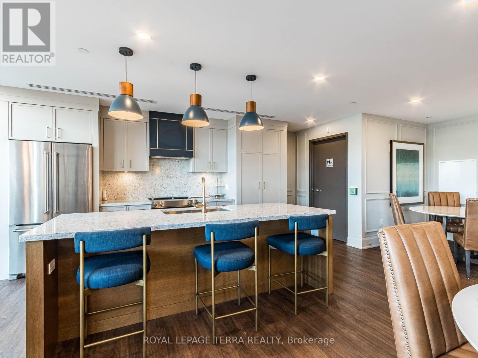 #906 -460 DUNDAS ST, #906