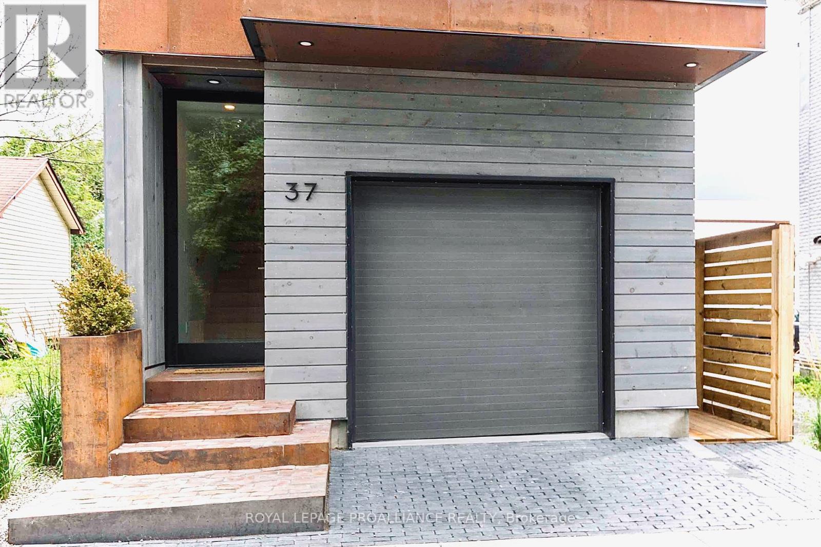 37 WEST ST