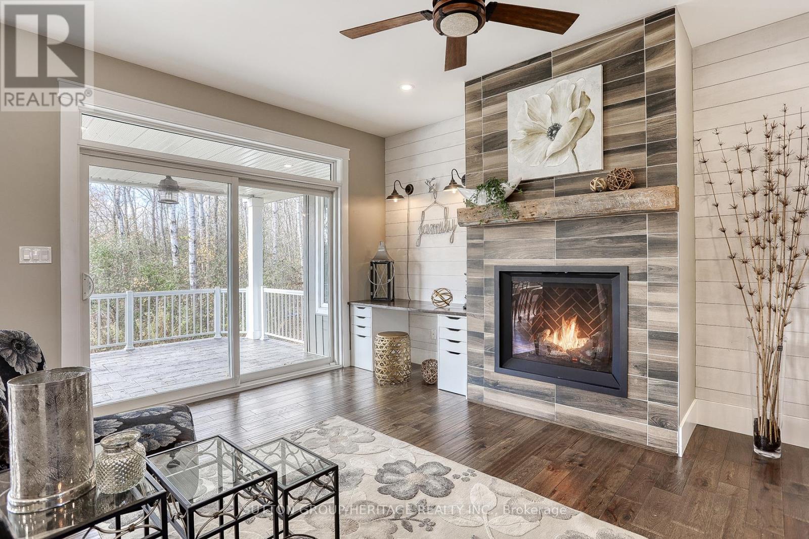 38 WESTLAKE CRT