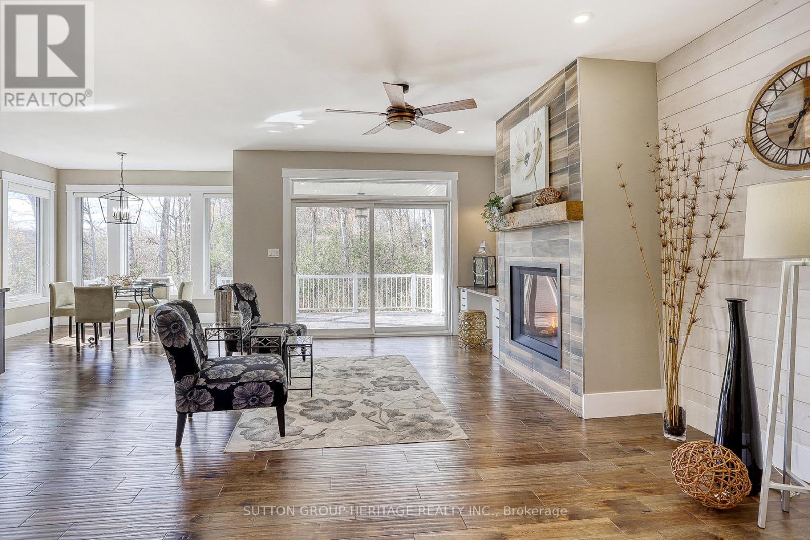 38 WESTLAKE CRT