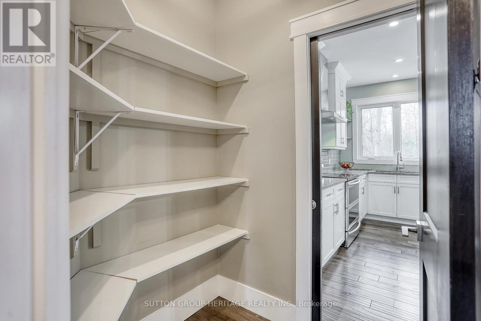 38 WESTLAKE CRT